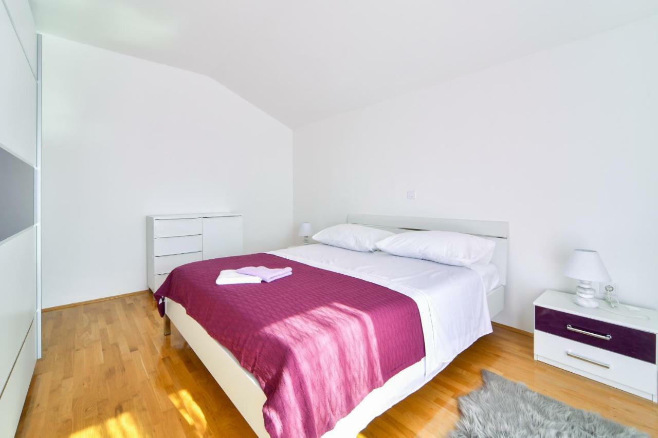 Hotel Apartman Novokmet-Crno Zadar Exterior foto