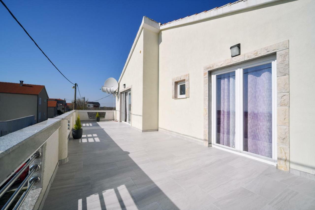 Hotel Apartman Novokmet-Crno Zadar Exterior foto
